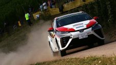 Toyota пусна Mirai на рали