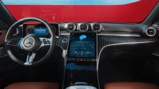 Mercedes вкарва над 144 000 автомобила в сервизите заради гаснещи табла