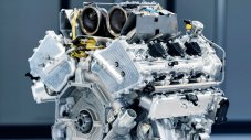 Aston Martin направи първия си двигател от 50 години