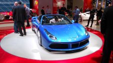 Ferrari показа най-мощния си роудстър