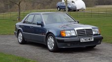 Мистър Бийн продава още един Mercedes-Benz 500 E