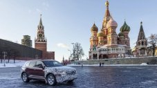 Новият VW Touareg ще пристигне на собствен ход за премиерата си