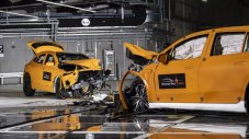 Mercedes сблъска два електромобила, за да докаже, че са безопасни