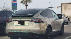 14 000 монети превърнаха Tesla Model X в уникат