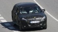 Първи шпионски снимки от малкия SUV на PSA Group