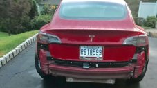 Дъждът е фатален за задната броня на Tesla Model 3 (ВИДЕО)