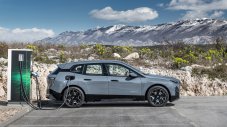 BMW изтегля iX и i4 заради проблем с батерията