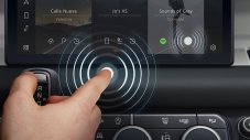 Защо сензорните екрани завладяват автомобилите ни?