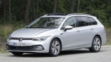 Комби версията на новия Golf е почти готова