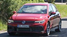 Новият VW Golf GTI TCR свали маскировката