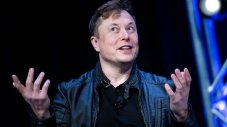 Масови разпродажби на акции от Tesla