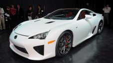 Lexus работи върху следващия LFA