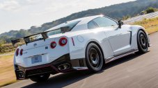 Nissan слага автопилот на новия GT-R