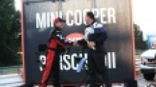 Porsche победи Mini с 2 секунди (Видео)