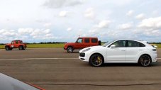 BMW X4 M, Porsche Cayenne Turbo и Mercedes-AMG G 63 в битка със състезателен Land Rover