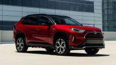 Toyota: Хибридите помагат повече на околната среда от електромобилите