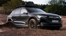 Audi Q8 e-tron получи версия Dakar