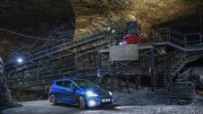 Как тестват Ford Fiesta ST на 400 м под земята (ВИДЕО)