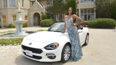 Модел №1 на Playboy получи Fiat 124 Spyder