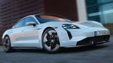 Роналдо подари Porsche Taycan на годеницата си