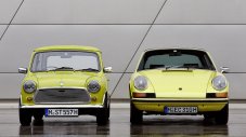 MINI поздрави Porsche 911 за рождения му ден
