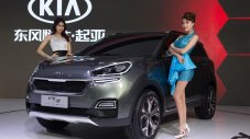 Първи снимки на компактния кросовър на Kia