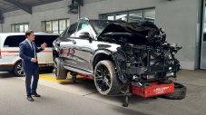 Популярен влогър унищожи уникалния си Mercedes