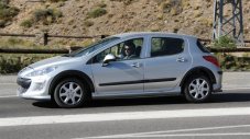 Peugeot тества заместника на 308