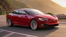 Собственици съдят Tesla за намален пробег