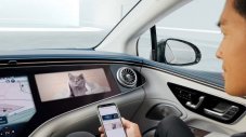 Mercedes позволи гледането на TikTok и YouTube в колите си