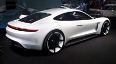 Porsche инвестира 1 млрд. евро в електромобил