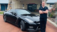 Лекар поиска да използва своя Nissan GT-R като линейка