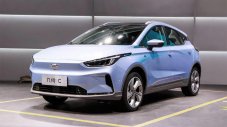 Geely стъпва официално в Европа с кросоувър на ток