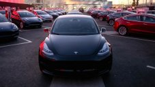 Tesla Model 3 не може да спира, установи Consumer Reports