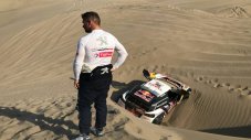 Льоб катастрофира и отпадна от рали "Дакар"