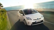 Toyota изтегля в сервизите си 625 000 хибрида