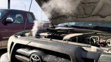 6 причини, поради които колата може да прегрее в задръстванията