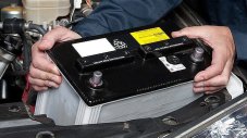 Защо трябва да поставите по-голям акумулатор през лятото
