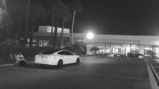 Автономна Tesla блъсна и "уби" робот