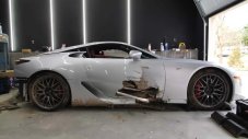 Пожарен кран причини щети за 500 000 долара на Lexus LFA 