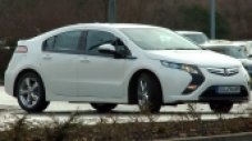 Серийният Opel Ampera заснет без маскировка