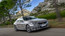 Новото BMW 5-Series получава уникална технология - смяна на лентата с поглед