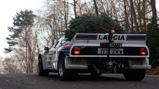 Lancia 037: Най-подходящият транспорт за коледното ви дръвче (Видео)