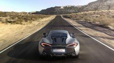 Базовият McLaren развива 100 км/час за 3,2 сек