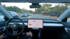 Tesla излъгала с видео за автопилота си
