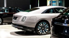 Rolls-Royce променя стратегията си с електрически SUV