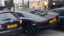 Lamborghini Aventador пострада при гонка в Лондон