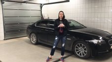 Рускиня смени 3-годишно BMW 5 Series с Nissan Leaf (ВИДЕО)