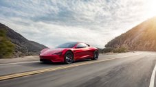 Tesla показа как ускорява новия Roadster (ВИДЕО)