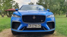 Зад границата на здравия разум: Тестваме Jaguar F-Pace SVR